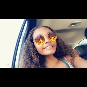 Meet your Posher, Julia